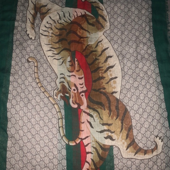 Gucci Accessories - Gucci scarf with tiger